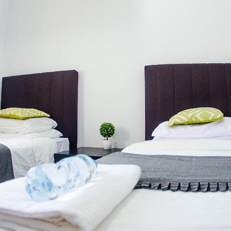 Poni Homestay Muara Exteriér fotografie