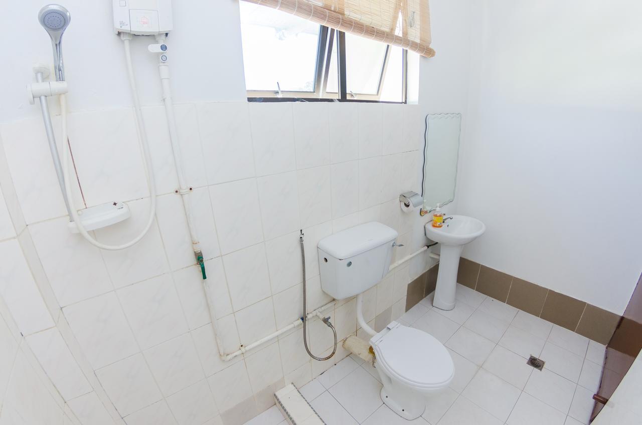 Poni Homestay Muara Exteriér fotografie