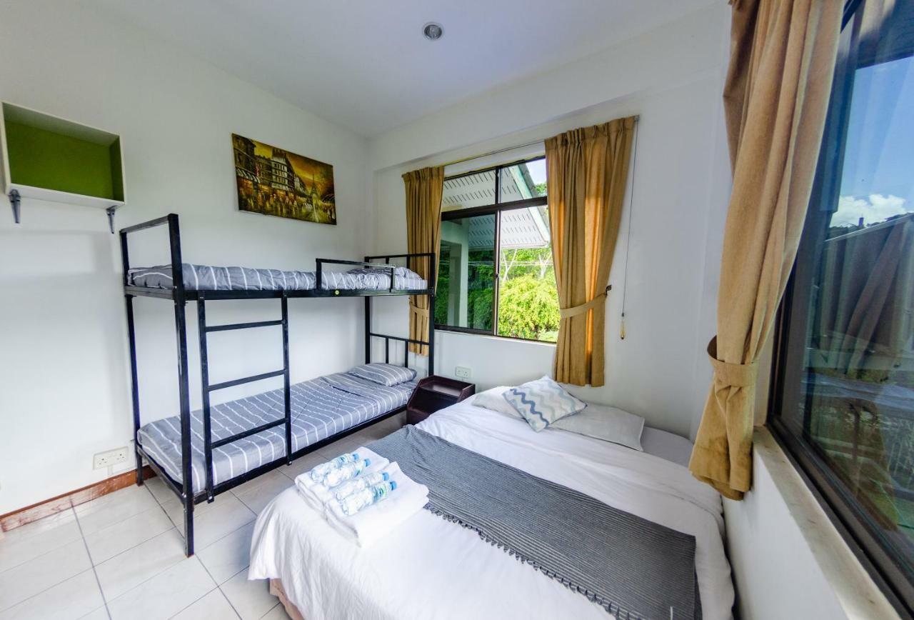 Poni Homestay Muara Exteriér fotografie