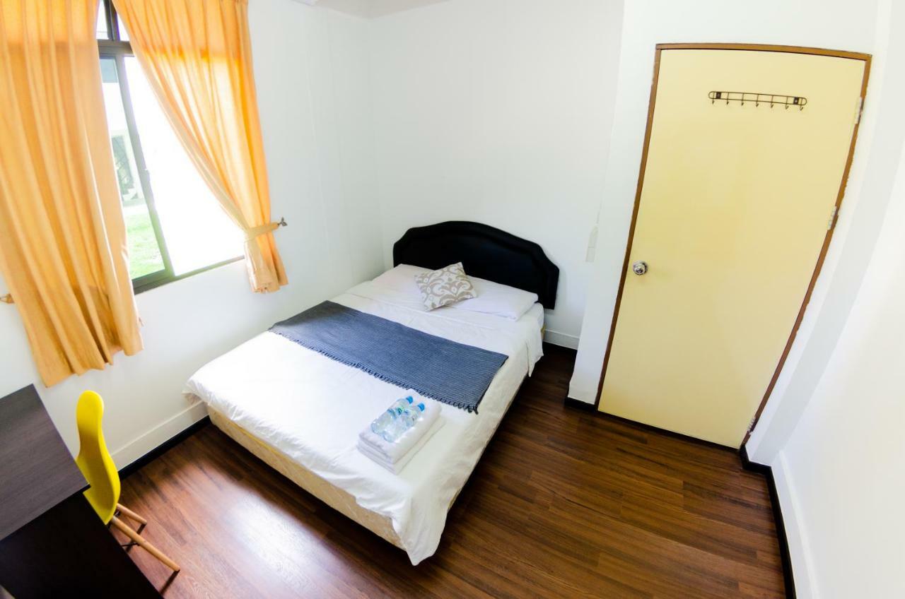 Poni Homestay Muara Exteriér fotografie