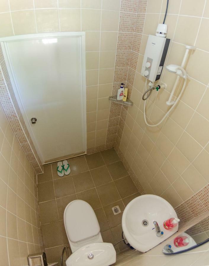Poni Homestay Muara Exteriér fotografie