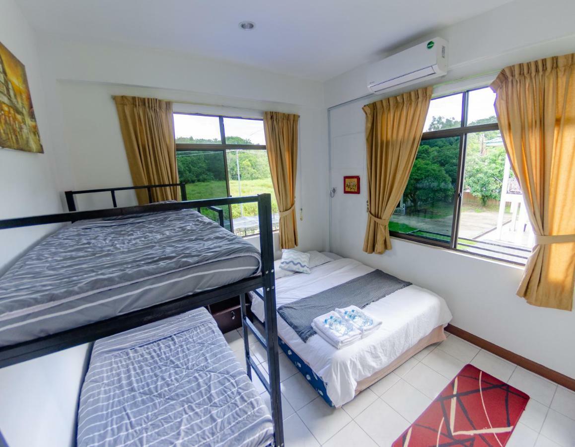 Poni Homestay Muara Exteriér fotografie