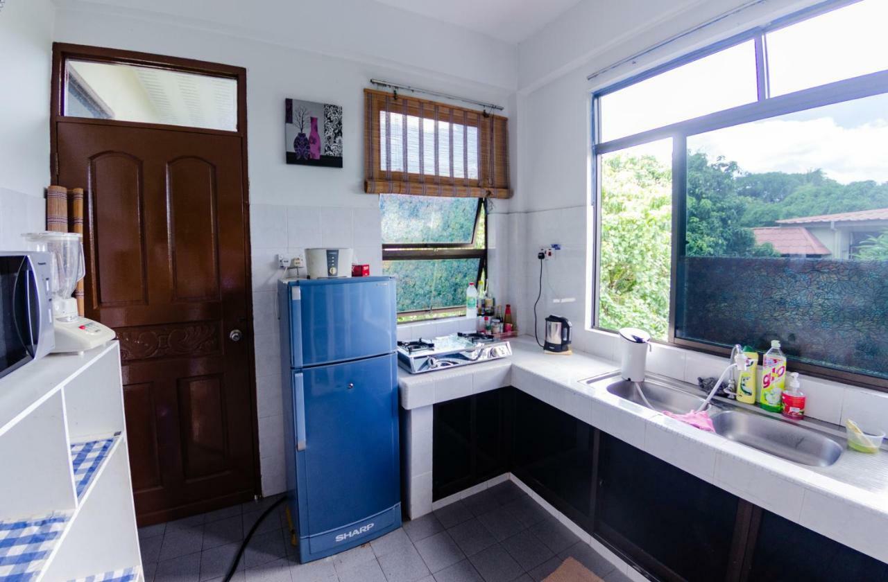 Poni Homestay Muara Exteriér fotografie