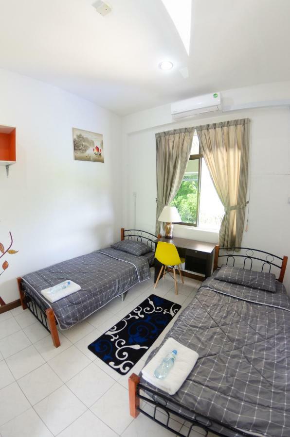 Poni Homestay Muara Exteriér fotografie