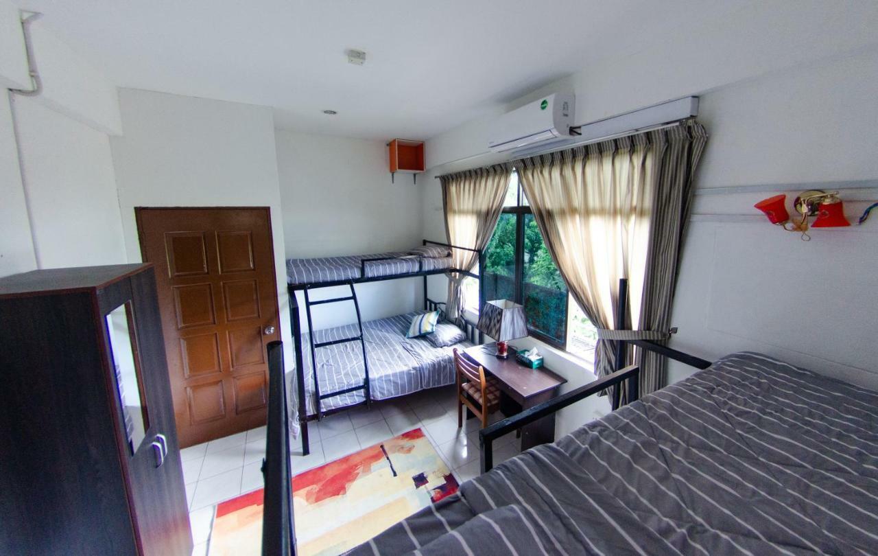 Poni Homestay Muara Exteriér fotografie