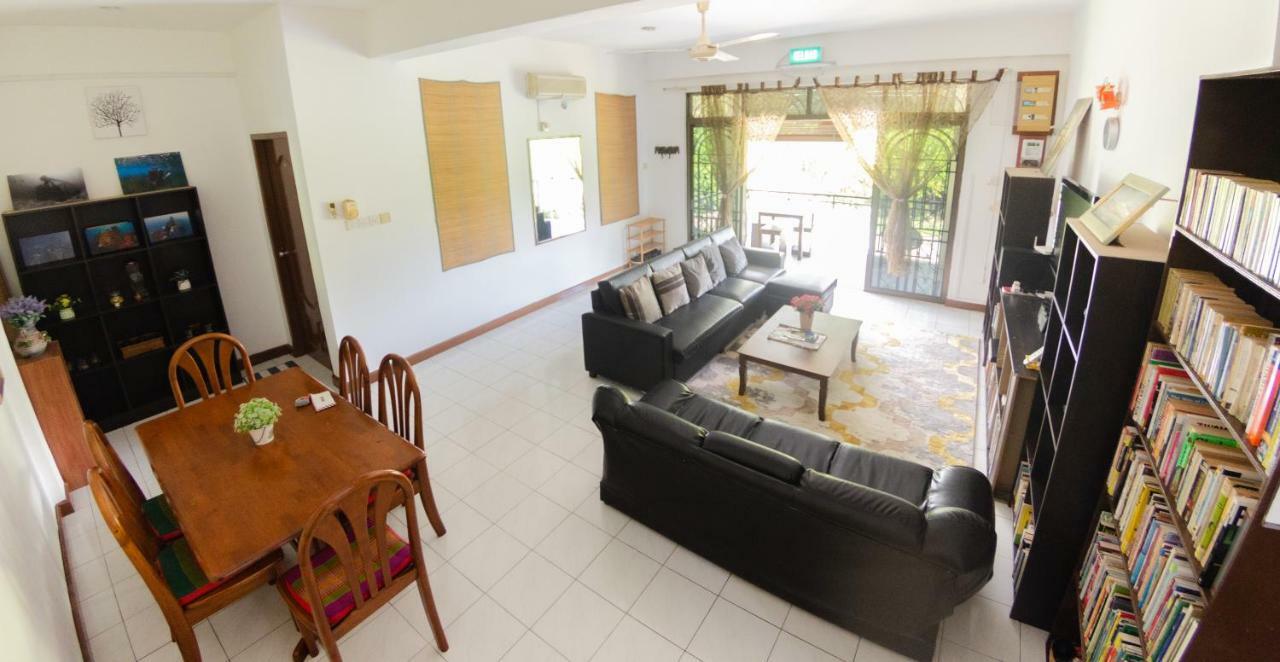 Poni Homestay Muara Exteriér fotografie