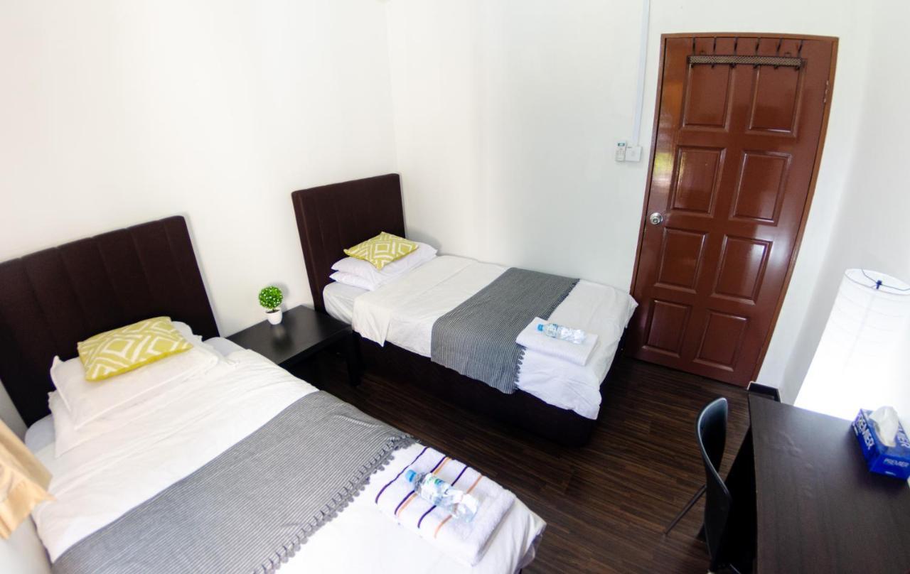 Poni Homestay Muara Exteriér fotografie