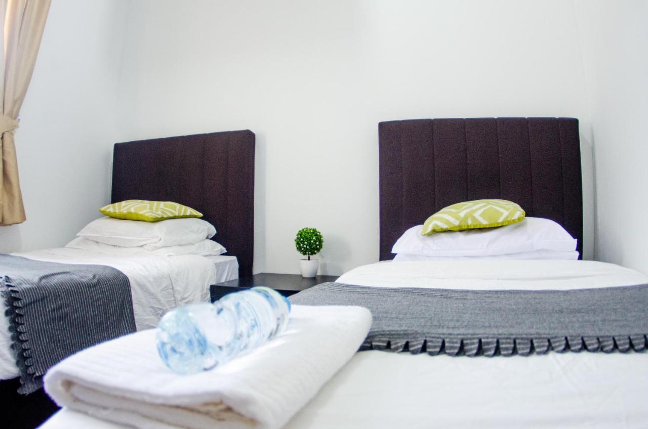Poni Homestay Muara Exteriér fotografie
